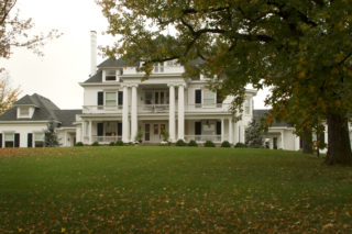 Moundale Manor