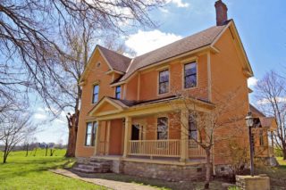 The Peach House: Kentucky’s Vineyard Getaway